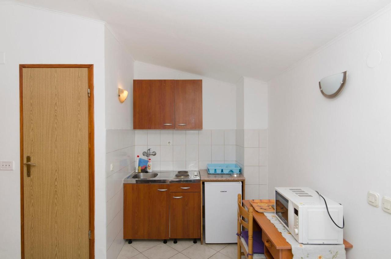 Apartments And Rooms Nike Sobra Room photo